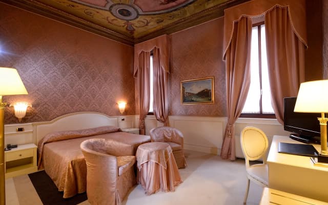 Duodo Palace Hotel - photo 1
