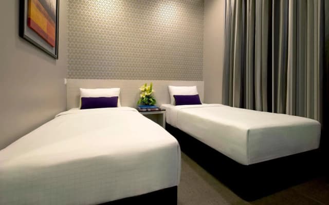 V Hotel Bencoolen - photo 1