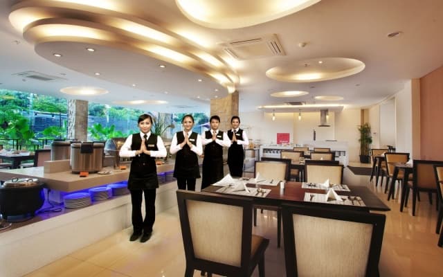 Hotel Yasmin Karawaci - photo 1