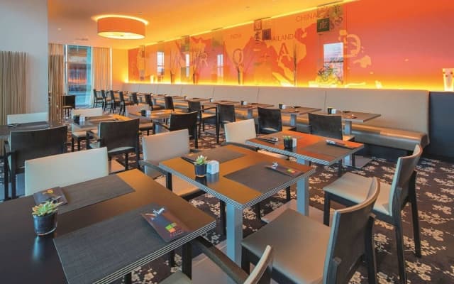 Mövenpick Hotel Amsterdam City Centre - photo 1