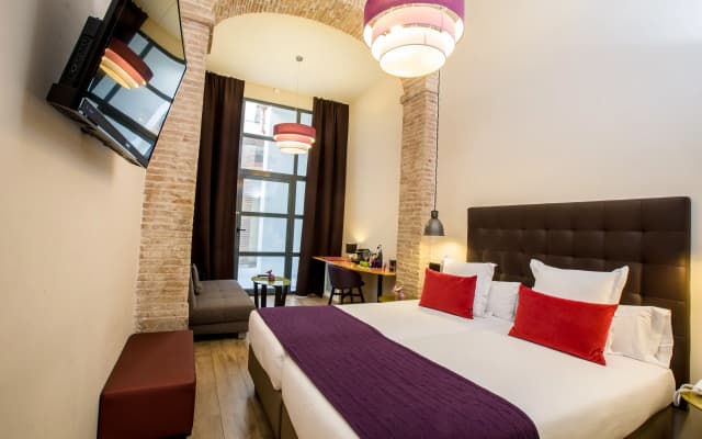 Leonardo Hotel Barcelona Las Ramblas - photo 1