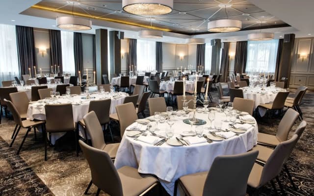 Hilton Edinburgh Carlton - photo 1