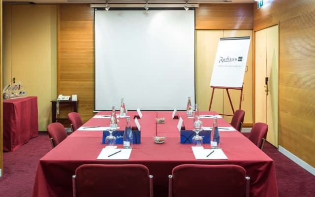 Radisson Blu Hotel - photo 2