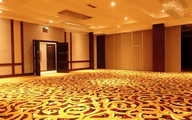The Grantage Hotel & Sky Lounge - photo 2