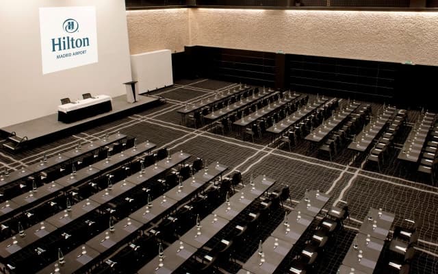 Hilton Madrid Airport - photo 2