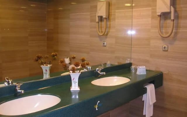 Hotel Zentral Center - photo 8