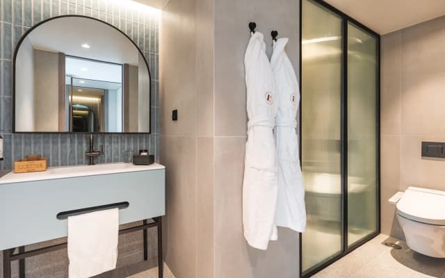 Luster Hotel - photo 1