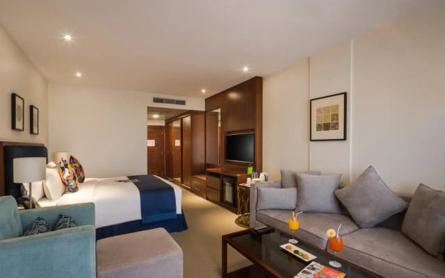 ibis Paris Porte De Montreuil - photo 1