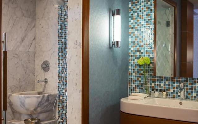 Renaissance Izmir Hotel - photo 2