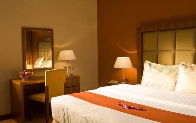 Hotel City Seasons Al Hamra - photo 1