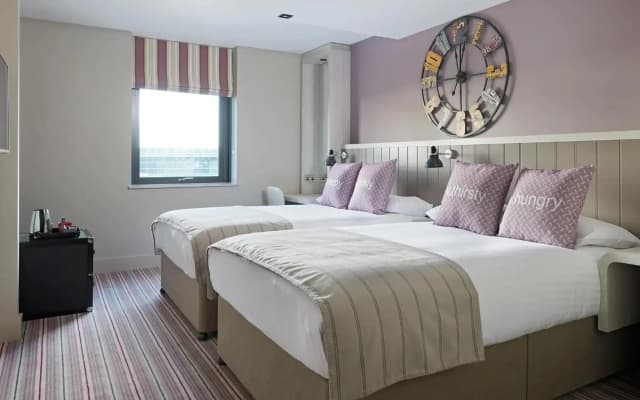 Village Hotel Edinburgh - photo 2