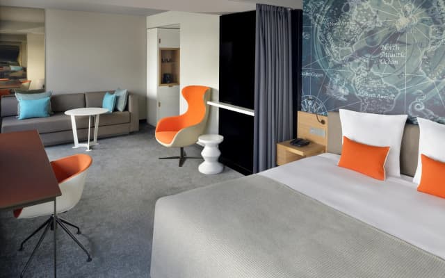 Mövenpick Hotel Amsterdam City Centre - photo 2