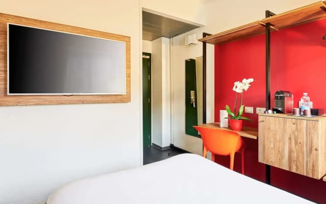 ibis Milano Centro - photo 1