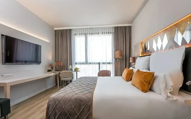 Leonardo Royal Hotel Barcelona Fira - photo 5