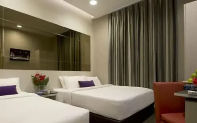 V Hotel Bencoolen - photo 2