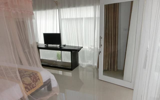 Lombok Holiday Hotel - photo 2