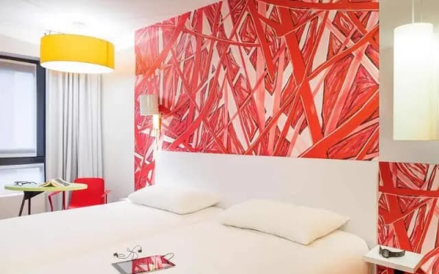 ibis Styles Paris La Defense Courbevoie - photo 2