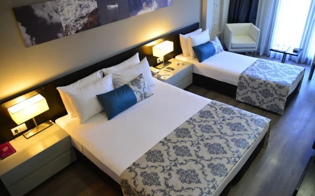 May Park Hotel - photo 3