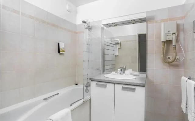 Royal Regency Paris Vincennes - photo 13