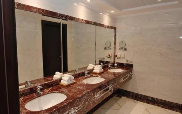 Taiba Madinah Hotel - photo 1