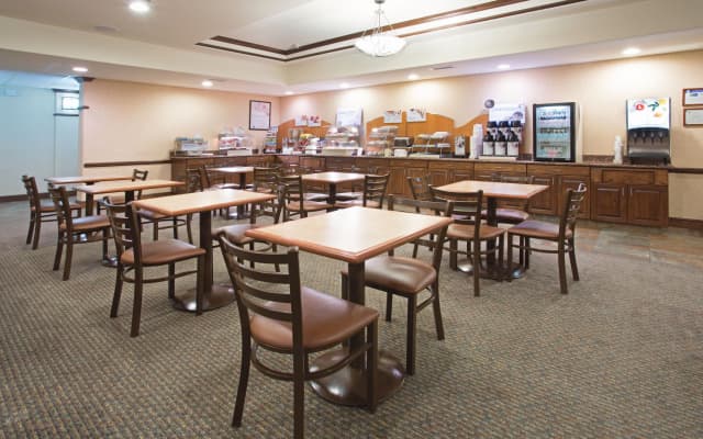 Holiday Inn Express Hotel & Suites Las Vegas by IHG - photo 1