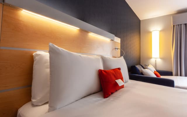 Holiday Inn Express Edinburgh Royal Mile by IHG - photo 1