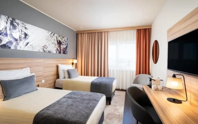 Leonardo Hotel Vienna Hauptbahnhof - photo 1