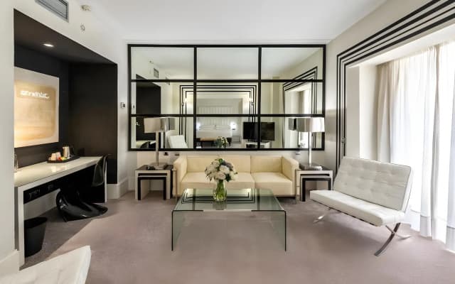 Mariposa Hotel Malaga - photo 2