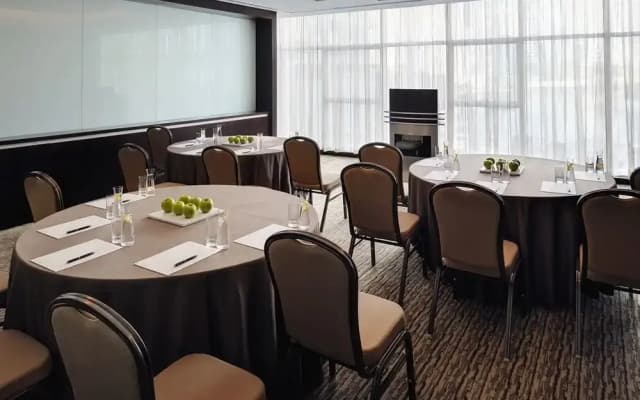 Mövenpick Jumeirah Lakes Towers Hotel - photo 1