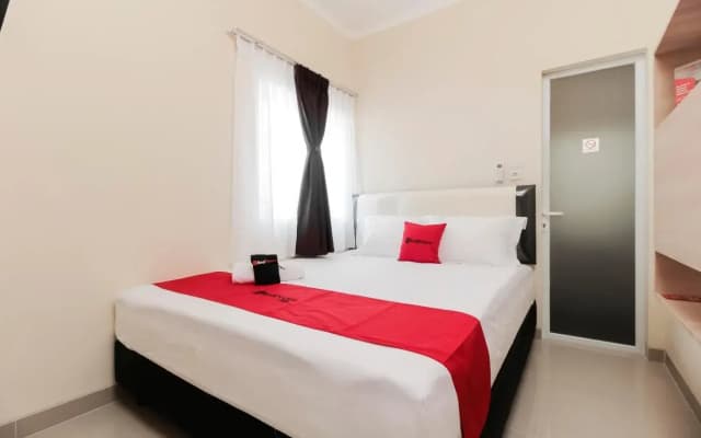 RedDoorz near Soekarno Hatta Airport - photo 2