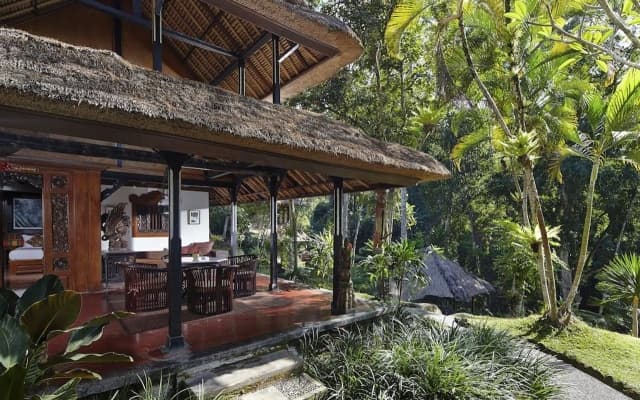 Hotel Tjampuhan Spa - photo 4