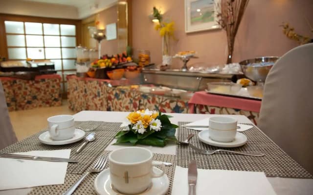 Gran Versalles Hotel - photo 2