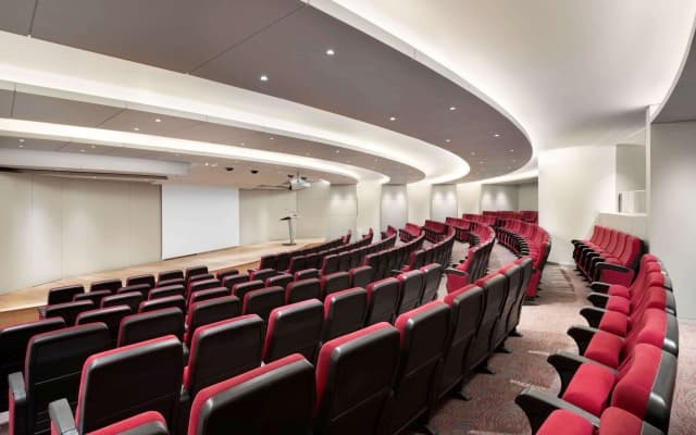 Ramada by Wyndham Lisbon - photo 1