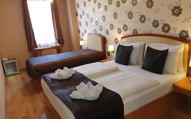 Six Inn Hotel - photo 2