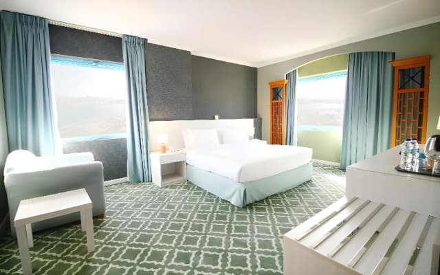 The George Hotel - photo 2