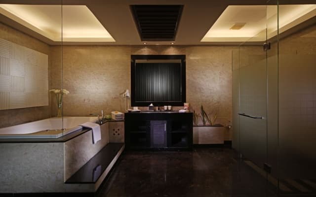 FM7 Resort Hotel - photo 3