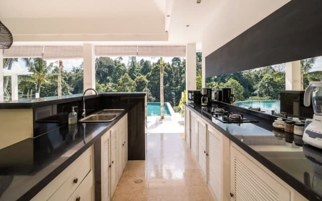 Limitless Jungle Villas Complex, 5 BR, Ubud With Staff - photo 2