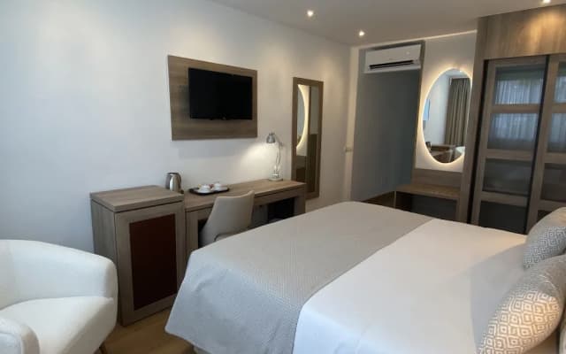 Hotel Colón Rambla - photo 4