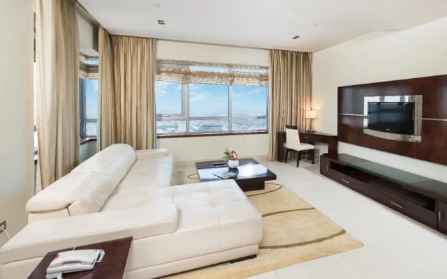Staybridge Suites Dubai Internet City, an IHG Hotel - photo 2