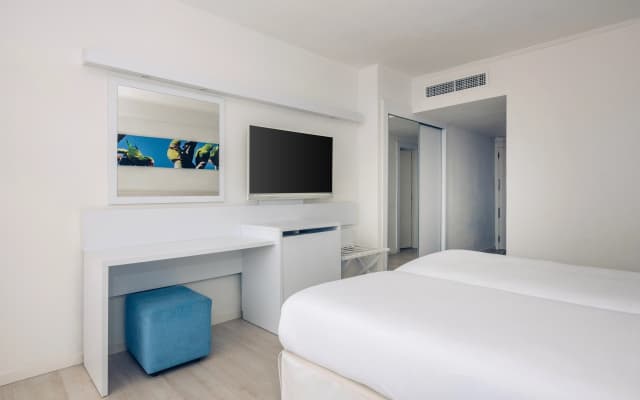 Iberostar Waves Bouganville Playa - photo 2