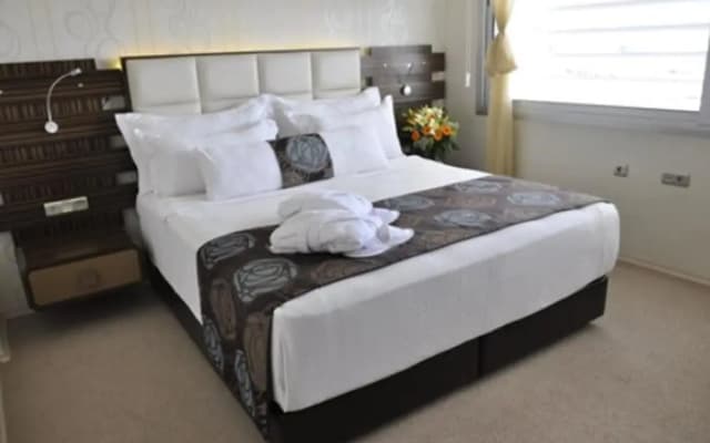 Orty Airport Hotel - photo 1