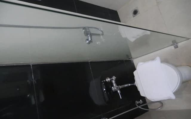 Hotel Yasmin Karawaci - photo 4