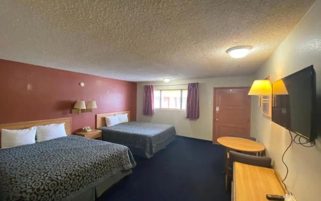 Econo Lodge - photo 1