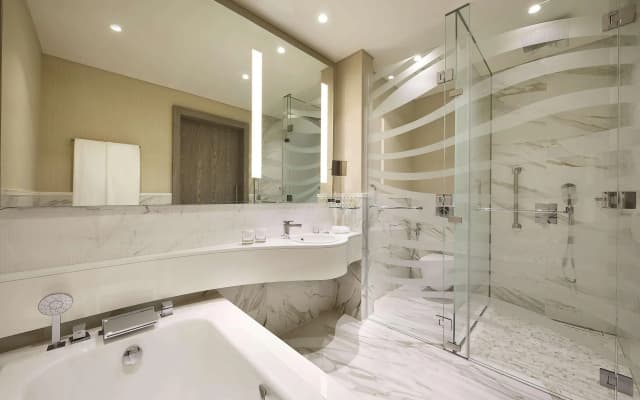 DoubleTree by Hilton Hotel Doha Old Town - photo 3