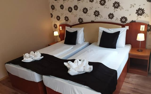 Six Inn Hotel - photo 3