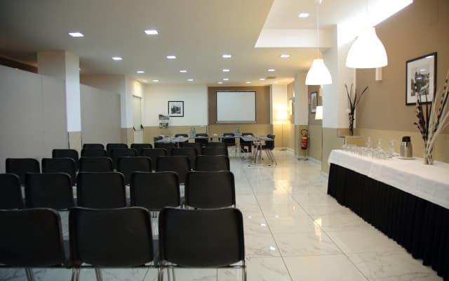 Stelle Hotel The Businest - photo 2