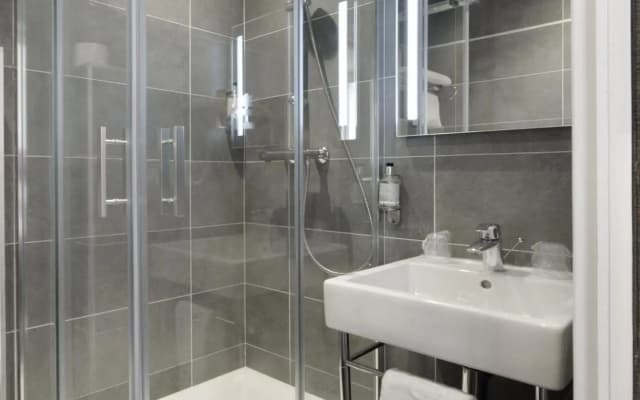 Hotel Douglas - photo 1