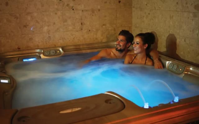 Six Inn Hotel - photo 4