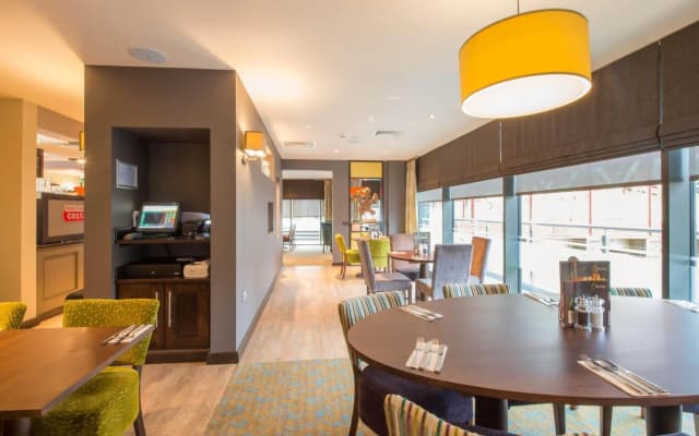 Premier Inn Manchester City Centre West - photo 2