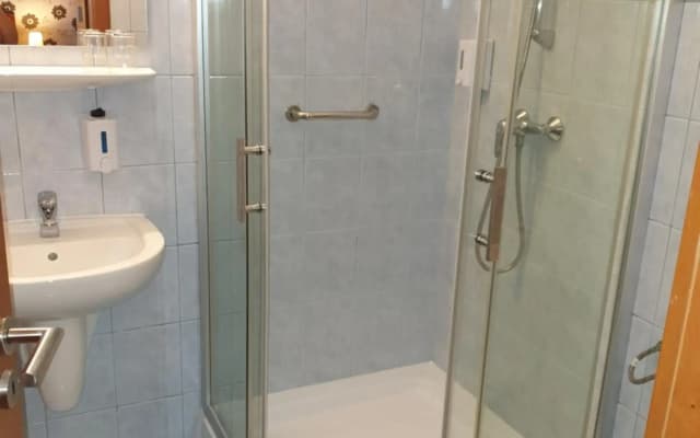 Six Inn Hotel - photo 5